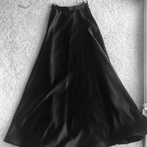 Gorgeous Tadashi black Satin ball gown skirt